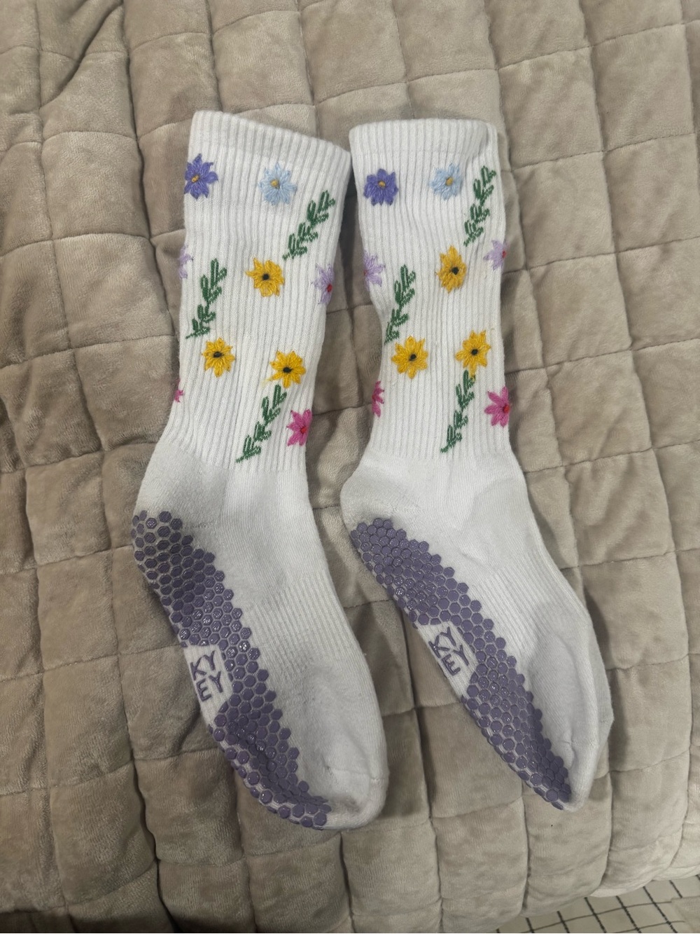 Lucky Honey Floral Grip Crew Socks - White with Yellow & Purple Flowers